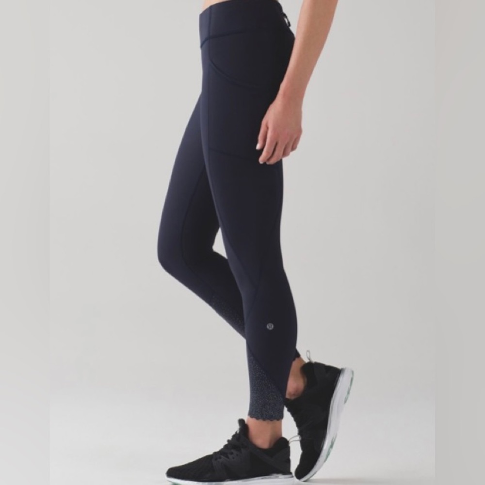 Lululemon Tight Stuff Tight II *25"
Midnight Navy
